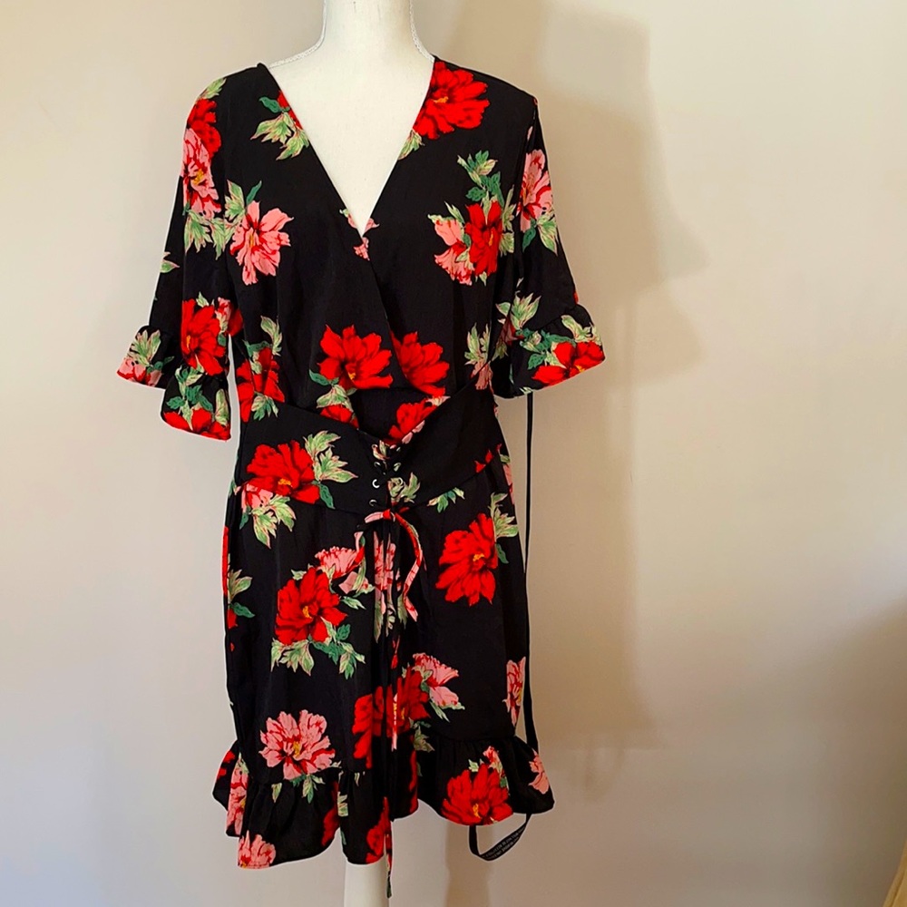 PrettyLittleThing Black Floral Midi Dress